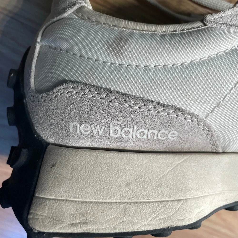 New Balance 327 - Womens 9 - Sea Salt/Black Athletic Running Walking *READ